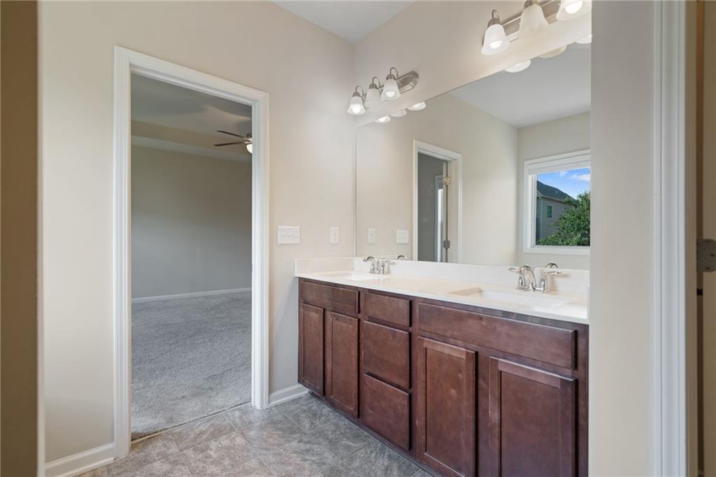 Cumming, Georgia, 30040, United States, 5 Bedrooms Bedrooms, ,4 BathroomsBathrooms,Residential,For Sale,1979728