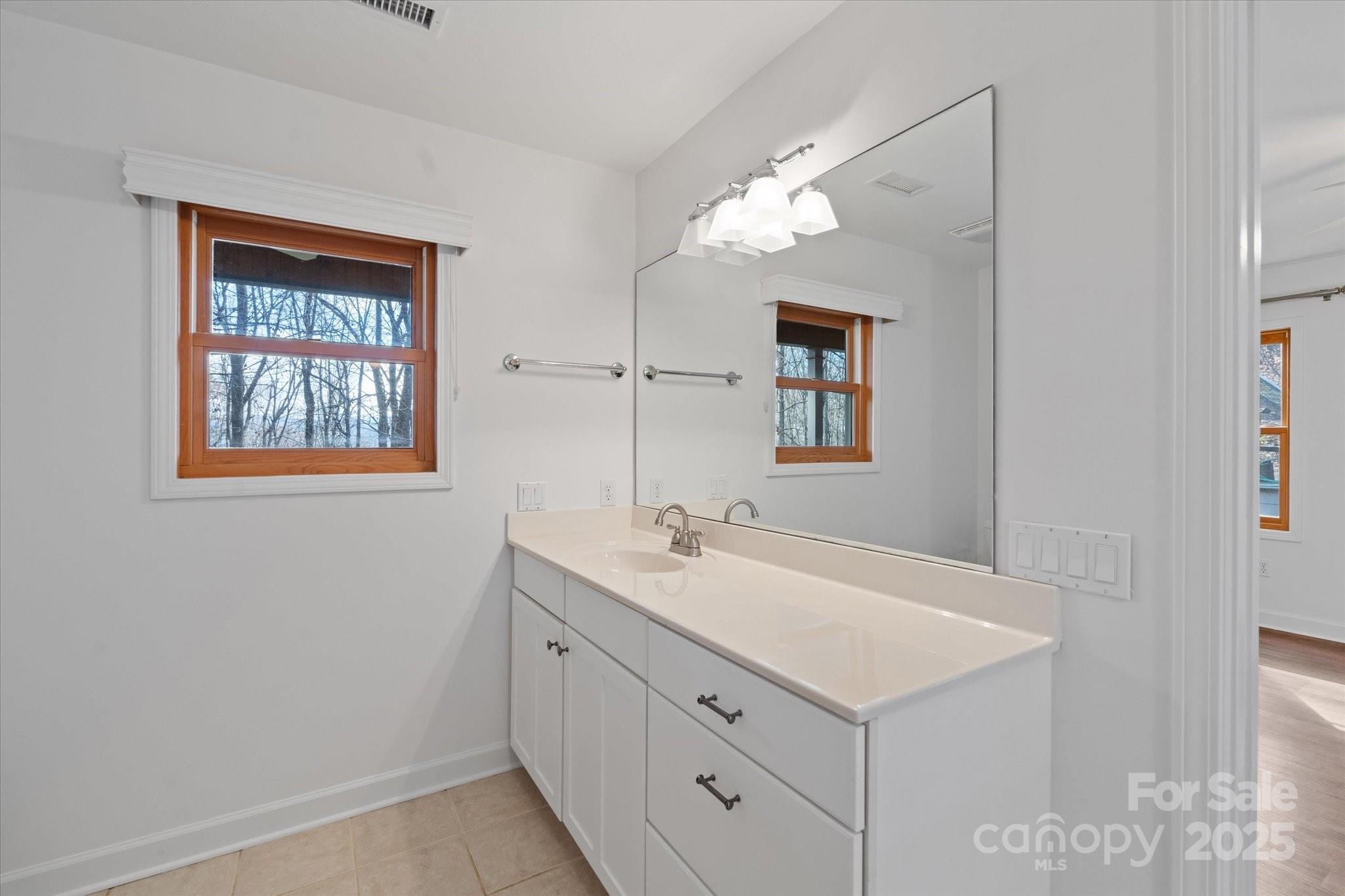 Waynesville, North Carolina, 28786, United States, 3 Bedrooms Bedrooms, ,3 BathroomsBathrooms,Residential,For Sale,1992184