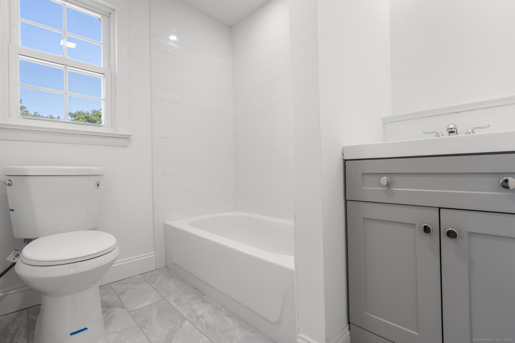 Milford, Connecticut, 06460, United States, 3 Bedrooms Bedrooms, ,3 BathroomsBathrooms,Residential,For Sale,1924915