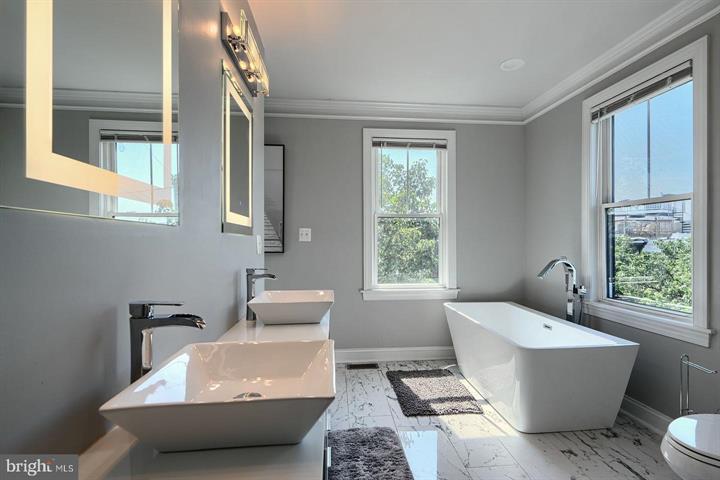 Baltimore, Maryland, 21230, United States, 5 Bedrooms Bedrooms, ,7 BathroomsBathrooms,Residential,For Sale,1920297