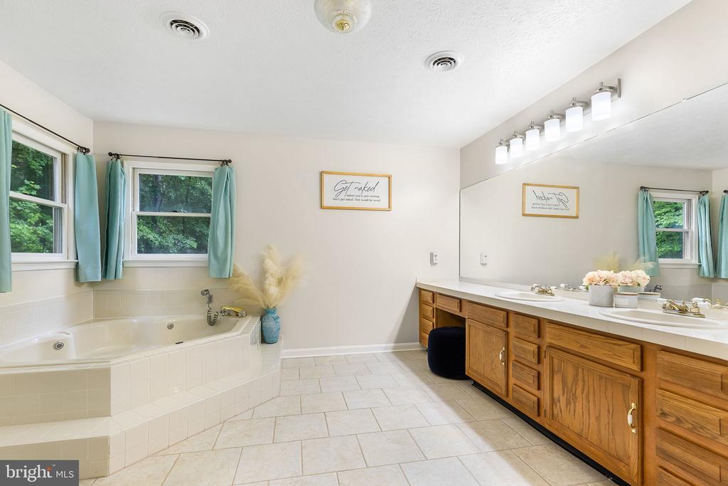 Stafford, Virginia, 22554, United States, 5 Bedrooms Bedrooms, ,4 BathroomsBathrooms,Residential,For Sale,1938309