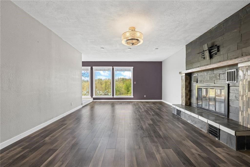 Harrison, Arkansas, 72601, United States, 4 Bedrooms Bedrooms, ,4 BathroomsBathrooms,Residential,For Sale,1993048