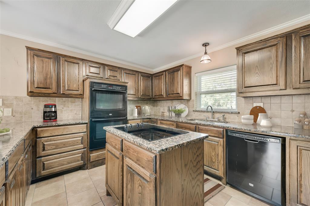 Kaufman, Texas, 75142, United States, 5 Bedrooms Bedrooms, ,3 BathroomsBathrooms,Residential,For Sale,1901680