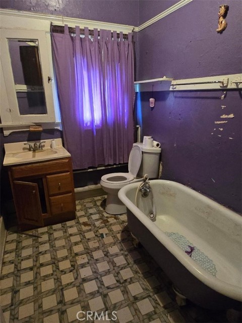 Los Angeles, California, 90062, United States, 4 Bedrooms Bedrooms, ,Residential,For Sale,1942774