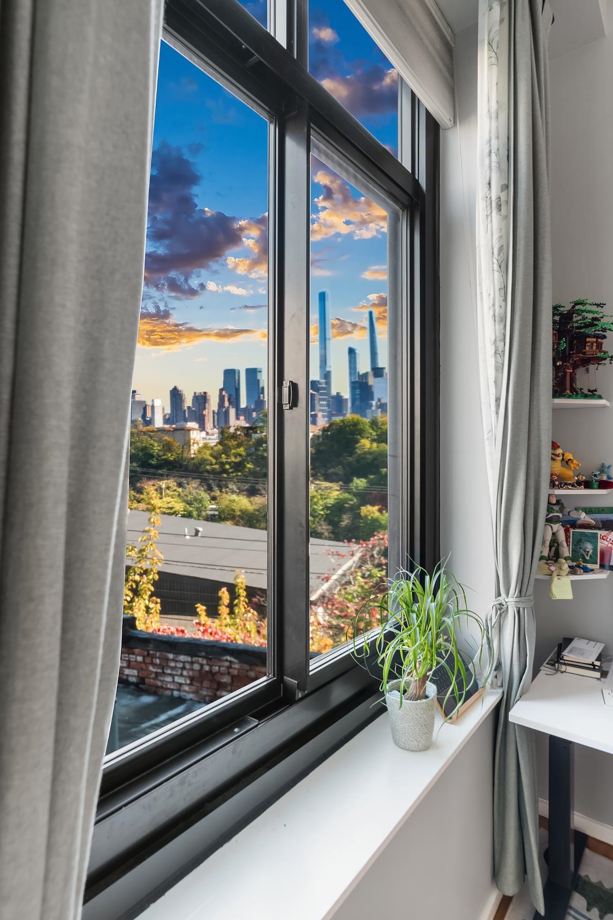 Weehawken, New Jersey, 07086, United States, 2 Bedrooms Bedrooms, ,2 BathroomsBathrooms,Residential,For Sale,1991208