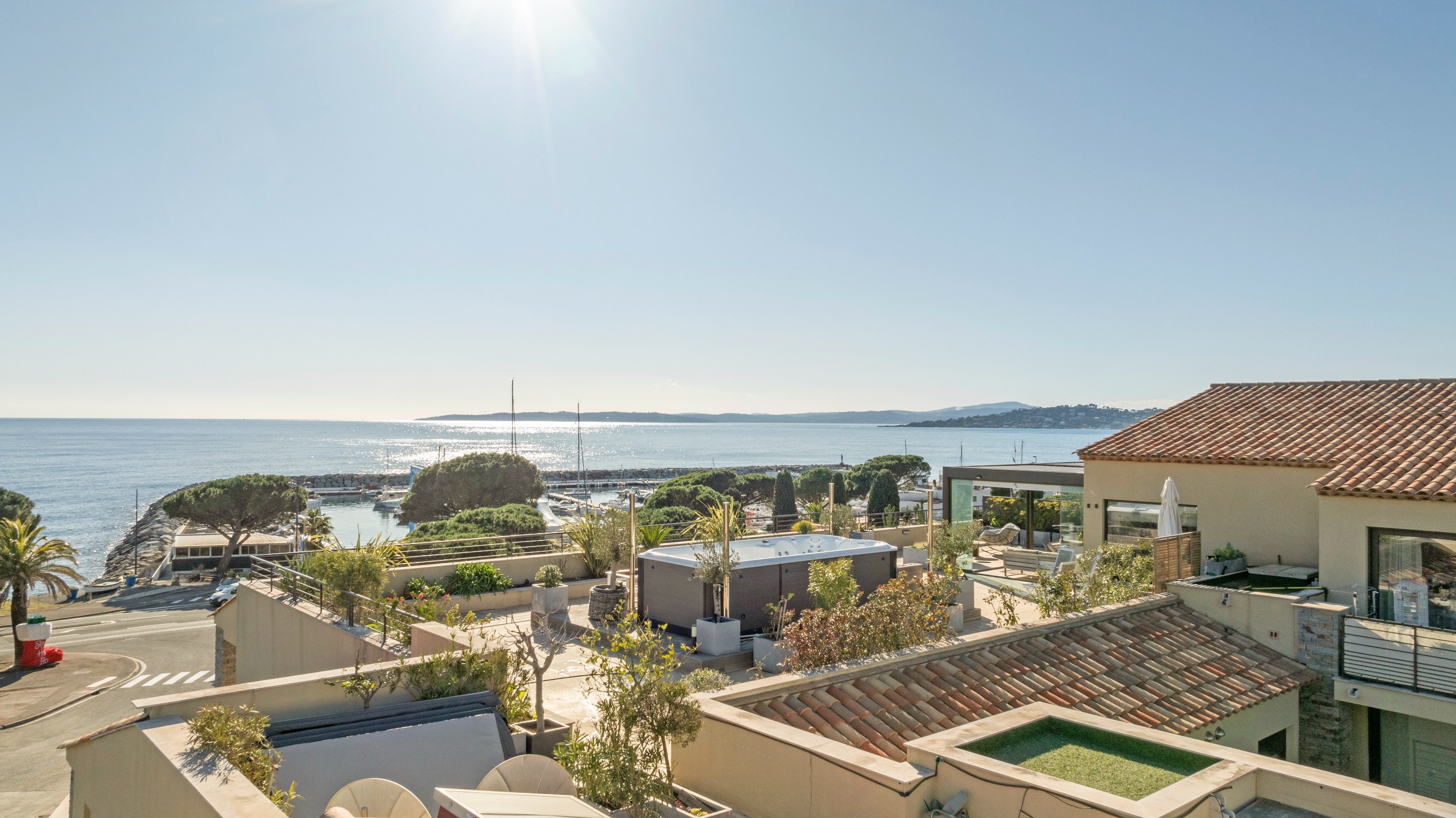  Luxury penthouse with 200 sqm rooftop terrace and sea views in Les Issambres - 物件實景