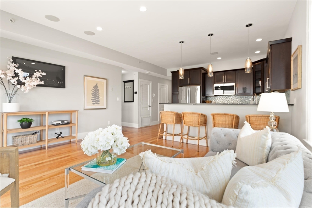 Boston, Massachusetts, 02127, United States, 2 Bedrooms Bedrooms, ,2 BathroomsBathrooms,Residential,For Sale,1890811