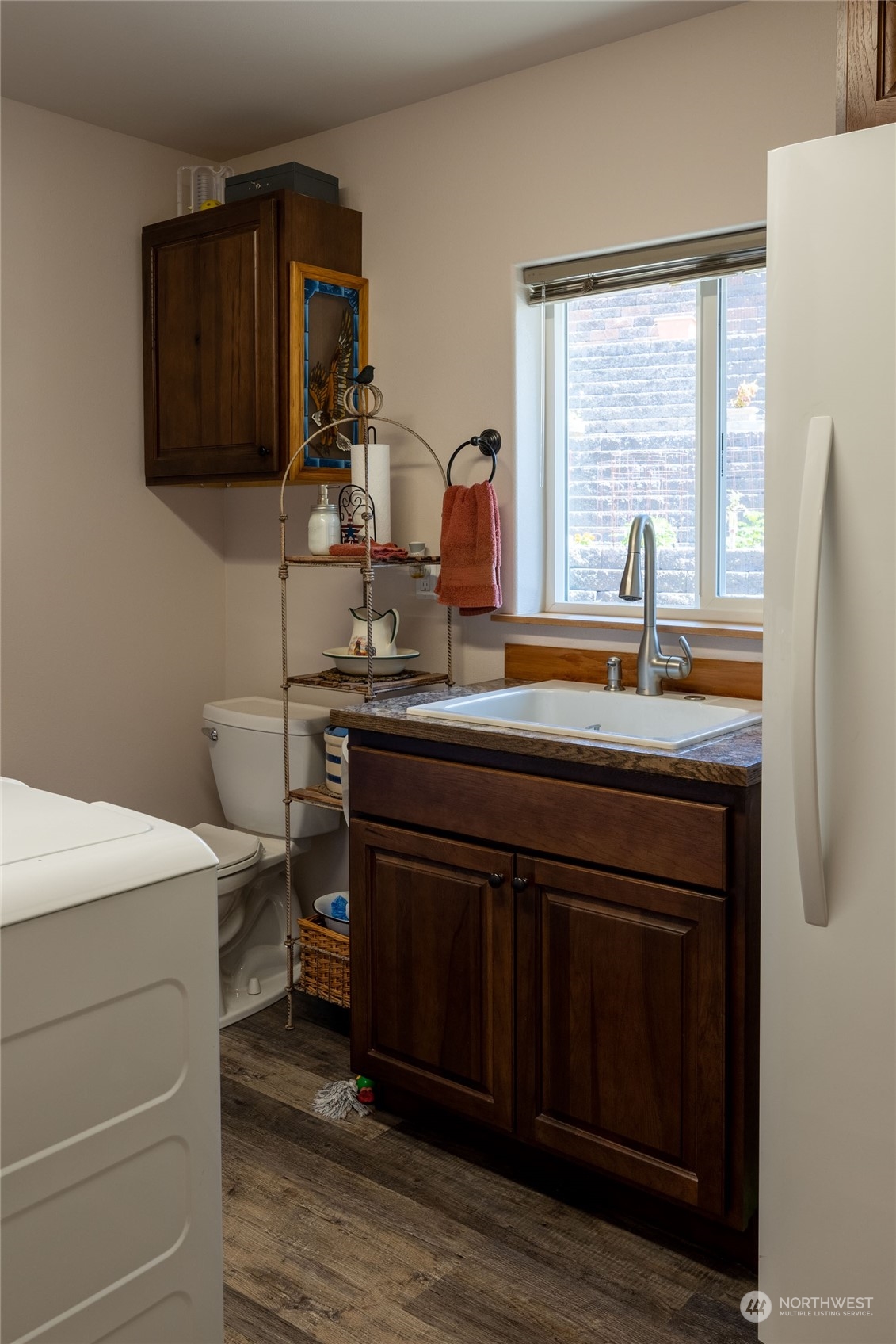 Malaga, Washington, 98828, United States, 3 Bedrooms Bedrooms, ,2 BathroomsBathrooms,Residential,For Sale,1898843