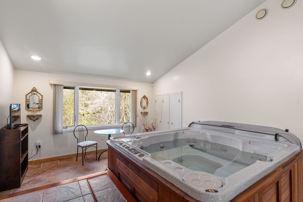 Dartmouth, Massachusetts, 02748, United States, 4 Bedrooms Bedrooms, ,5 BathroomsBathrooms,Residential,For Sale,1804172