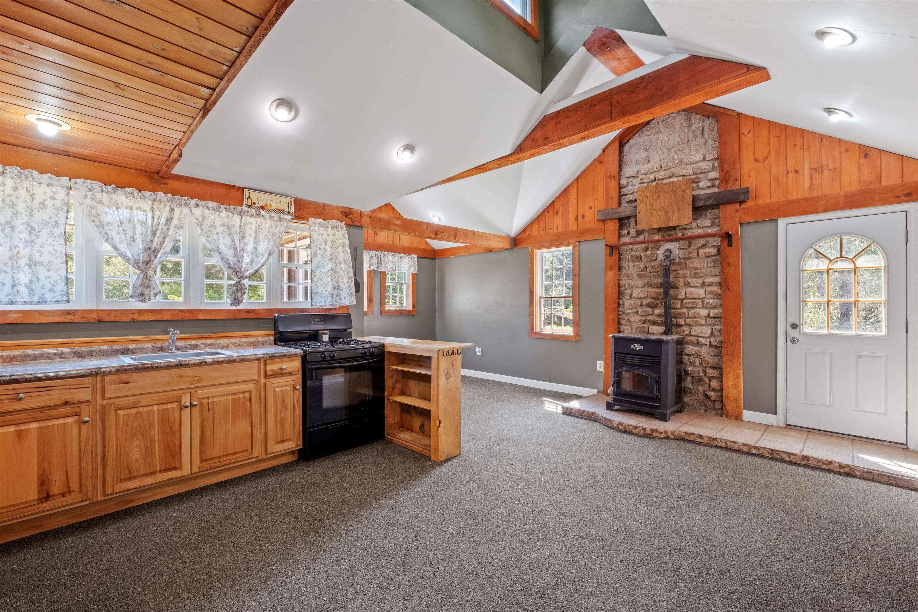 Bradford, New Hampshire, 03221, United States, 4 Bedrooms Bedrooms, ,1 BathroomBathrooms,Residential,For Sale,1924842
