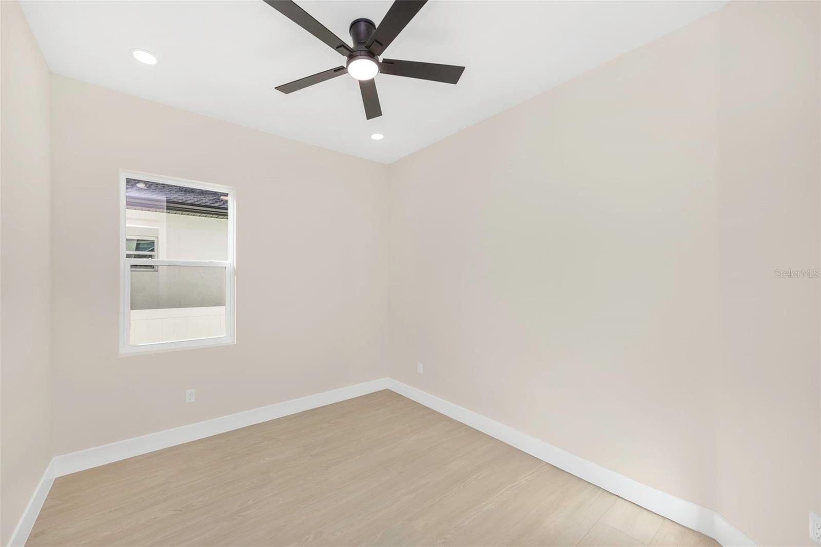 CLEARWATER, Florida, 33755, United States, 4 Bedrooms Bedrooms, ,3 BathroomsBathrooms,Residential,For Sale,1996424