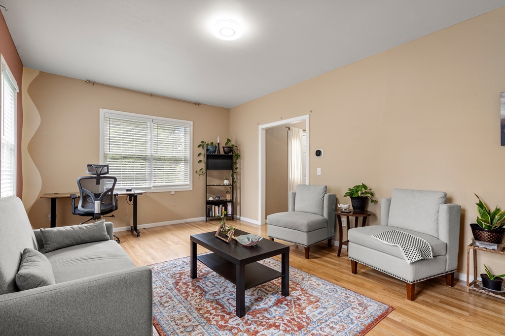 Chelmsford, Massachusetts, 01824, United States, 4 Bedrooms Bedrooms, ,3 BathroomsBathrooms,Residential,For Sale,1939312