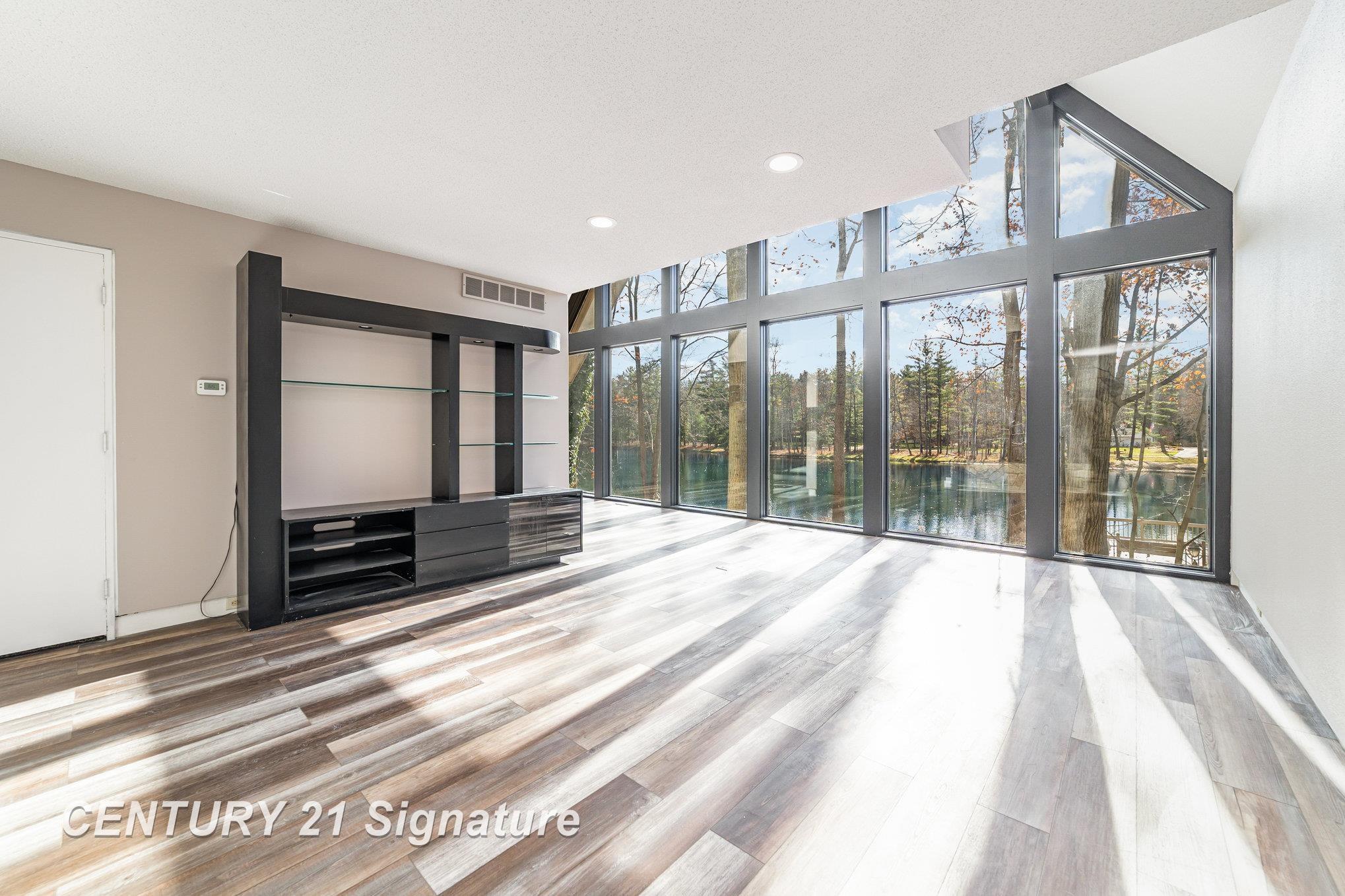 Saginaw, Michigan, 48609, United States, 4 Bedrooms Bedrooms, ,3 BathroomsBathrooms,Residential,For Sale,1994235