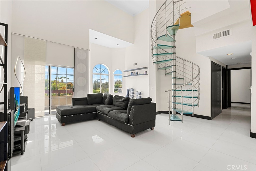 Sherman Oaks, California, 91423, United States, 2 Bedrooms Bedrooms, ,2 BathroomsBathrooms,Residential,For Sale,1708509