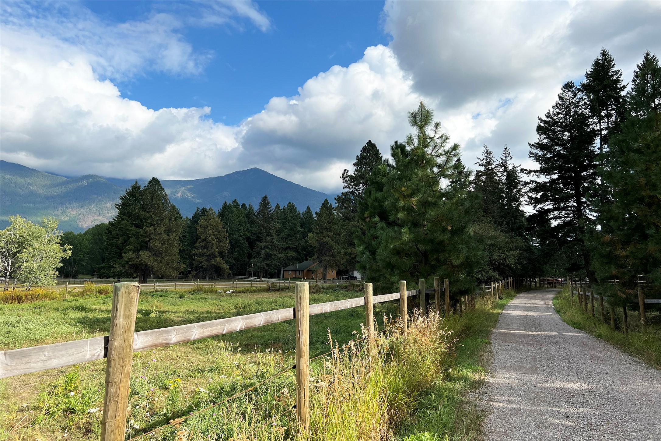  183 Middle View Trail S - 物件實景