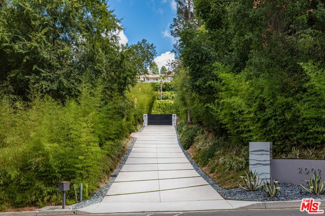 Beverly Hills, California, 90210, United States, 5 Bedrooms Bedrooms, ,9 BathroomsBathrooms,Residential,For Sale,1906570