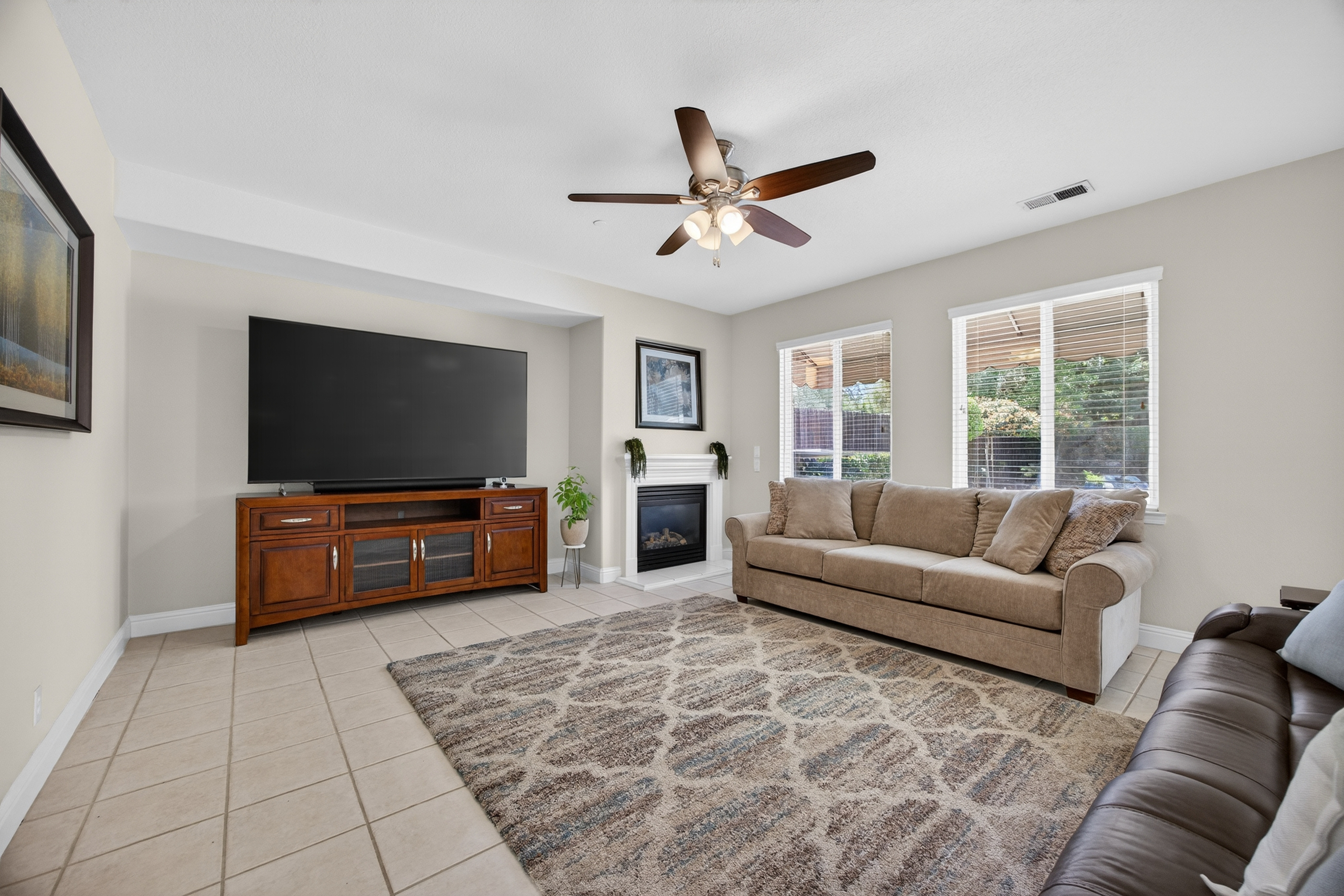  5500 Tierra Gardens Lane, Carmichael, CA 95608 - 物件實景