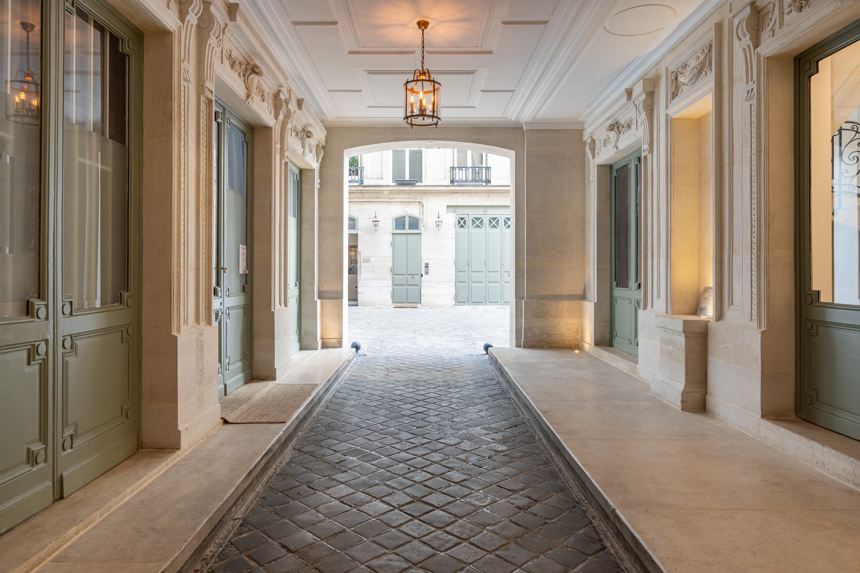  Fully renovated Haussmann-style apartment with a continuous balcony - 物件實景