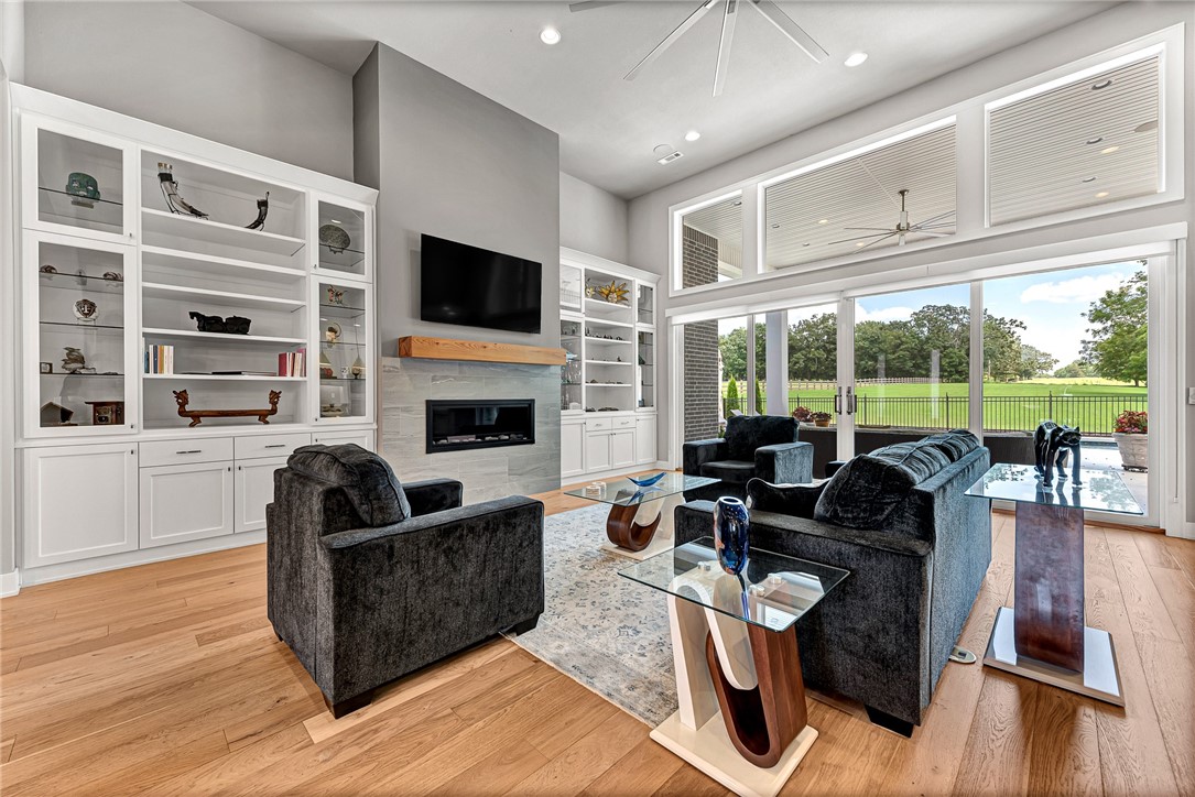 Bentonville, Arkansas, 72713, United States, 4 Bedrooms Bedrooms, ,5 BathroomsBathrooms,Residential,For Sale,1950806