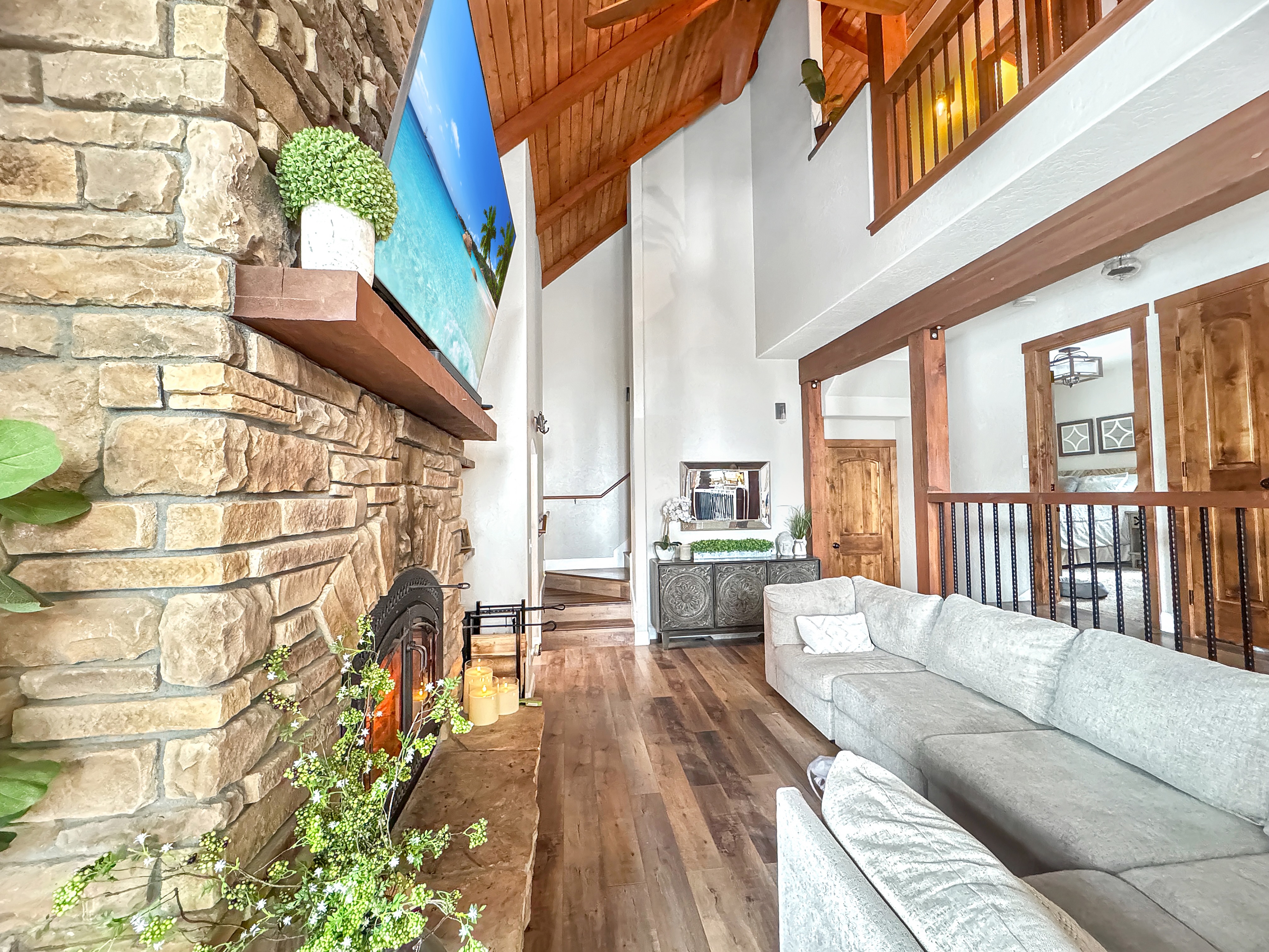 Sagle, Idaho, 83860, United States, 3 Bedrooms Bedrooms, ,3 BathroomsBathrooms,Residential,For Sale,1792364