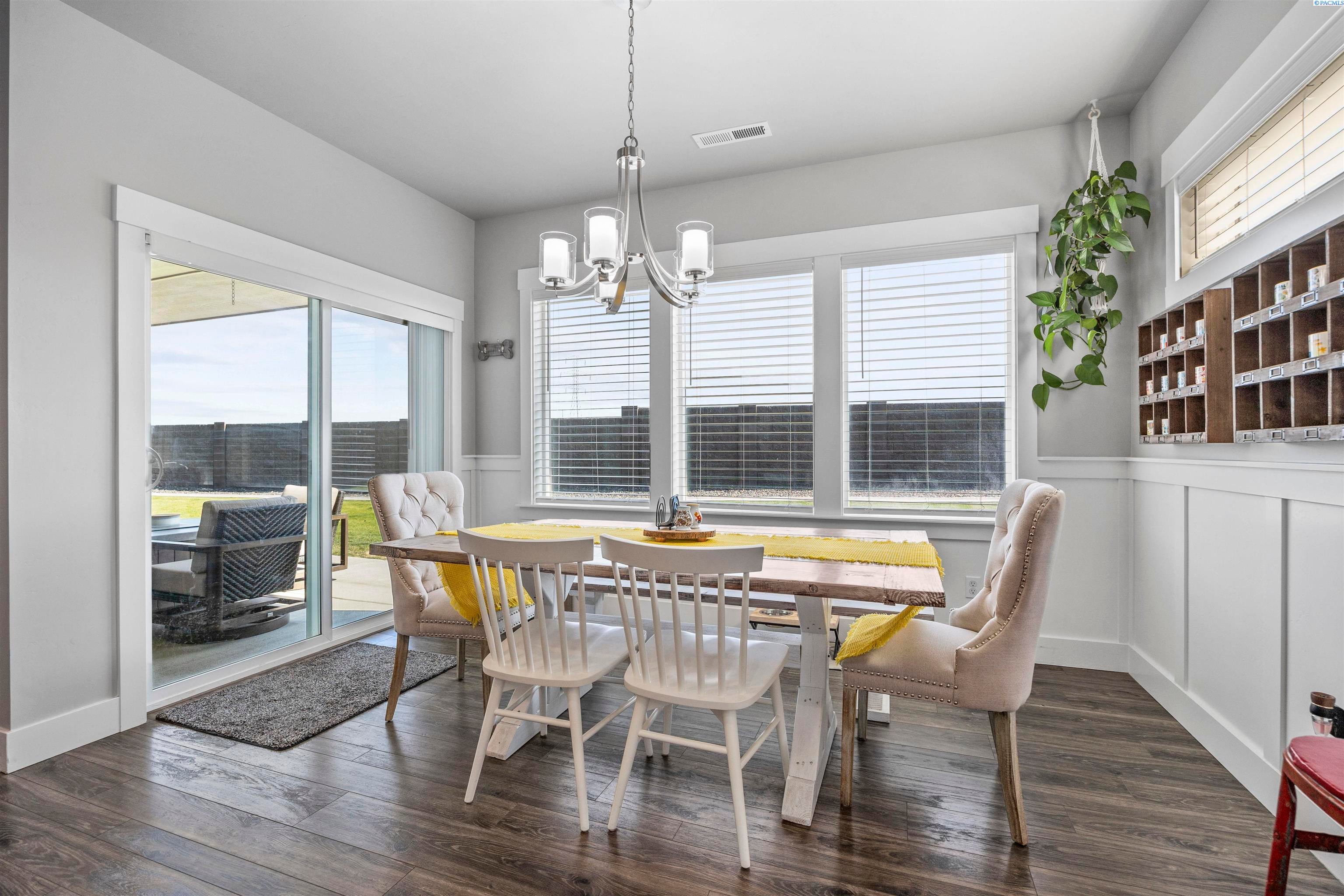 Kennewick, Washington, 99338, United States, 4 Bedrooms Bedrooms, ,3 BathroomsBathrooms,Residential,For Sale,1977201