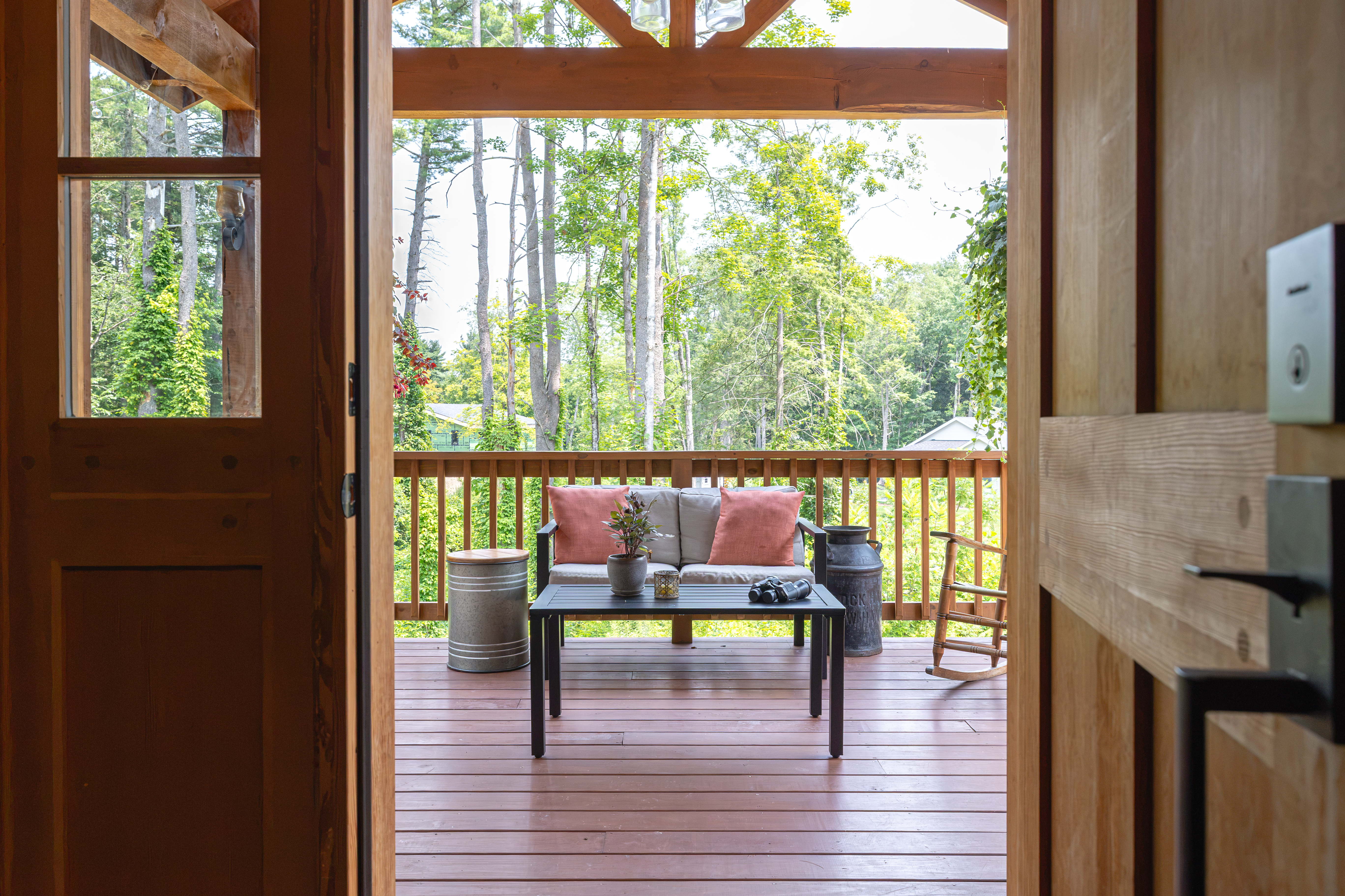  New-Construction Craftsman Contemporary with Hiking at Your Fingertips - 物件實景