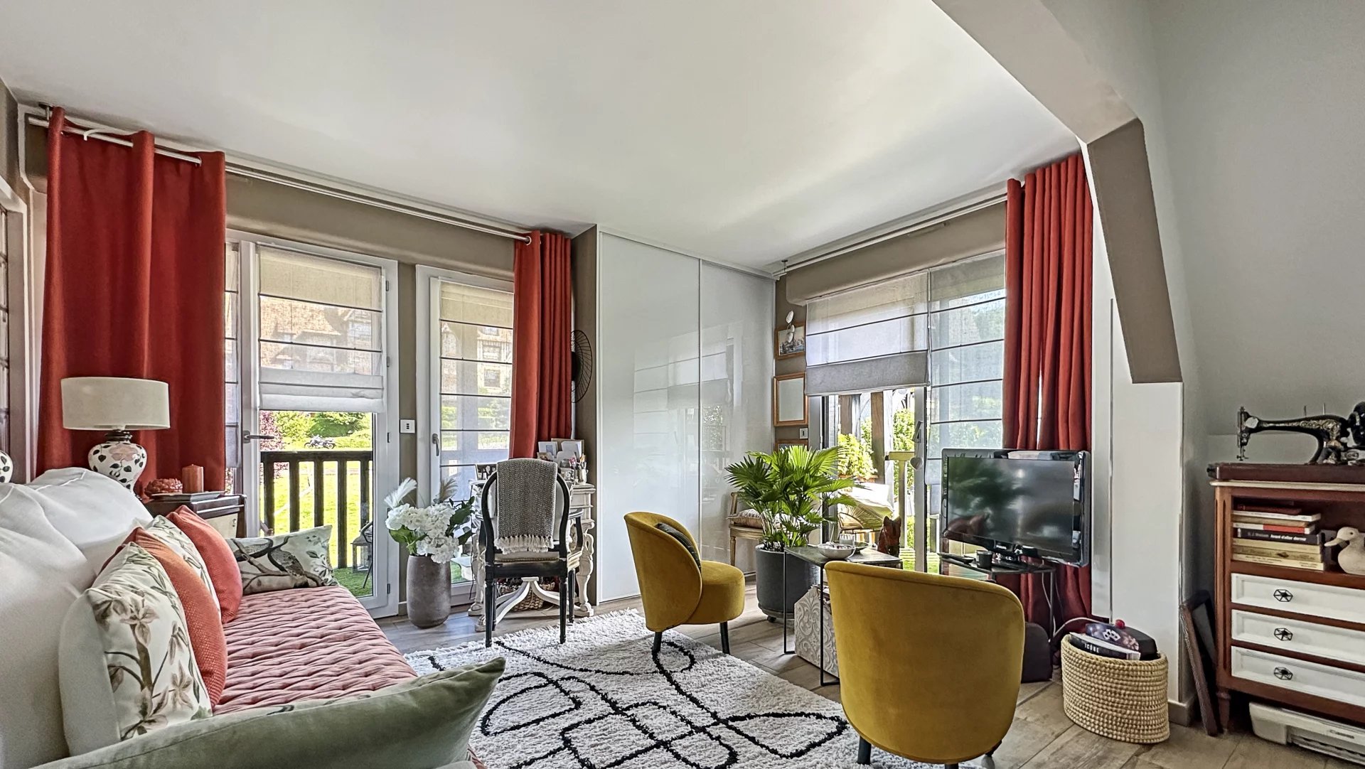 Deauville, Normandy, 14800, FR, 2 Bedrooms Bedrooms, ,4 BathroomsBathrooms,Residential,For Sale,1885221