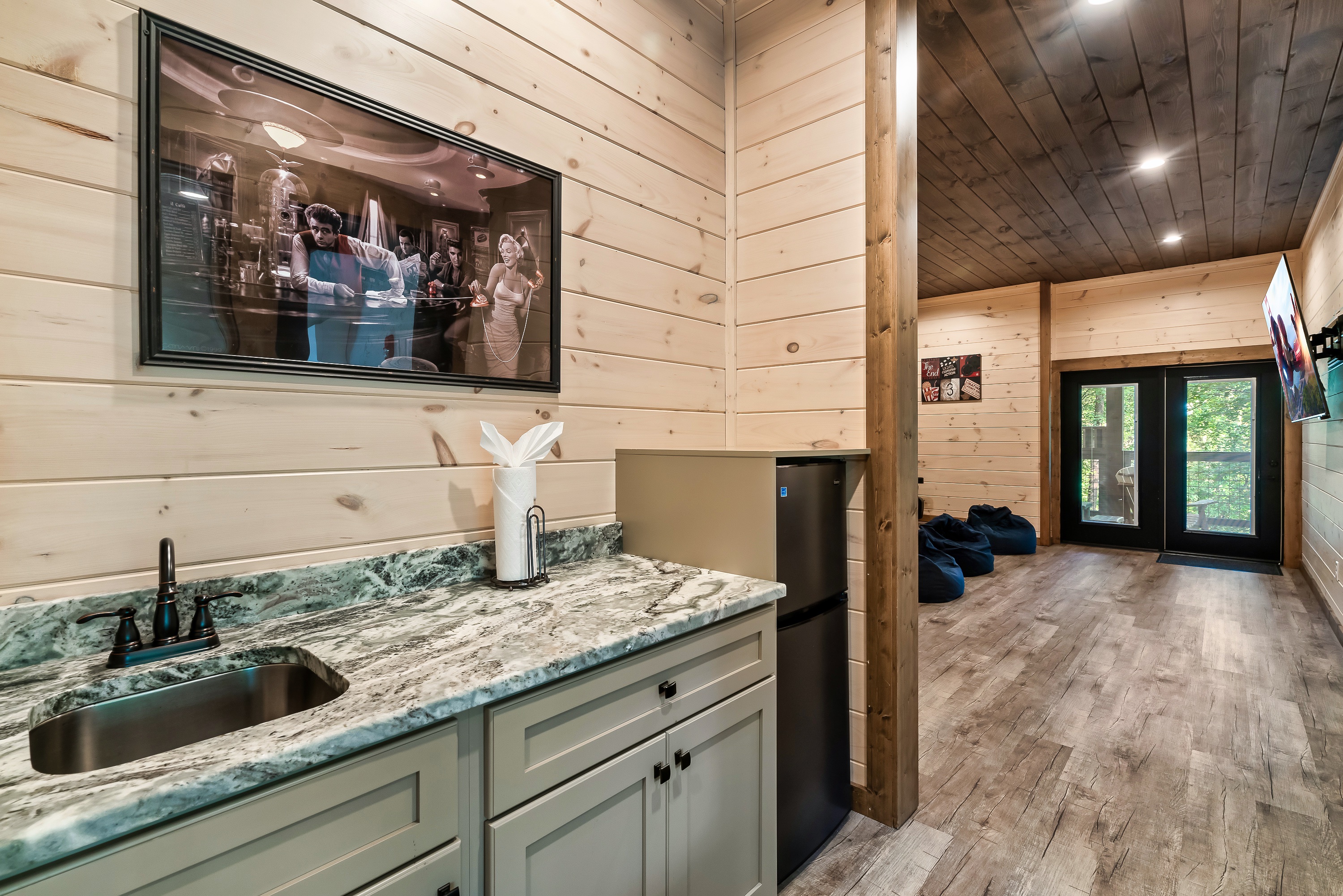 Pigeon Forge, Tennessee, 37862, United States, 4 Bedrooms Bedrooms, ,6 BathroomsBathrooms,Residential,For Sale,1921550