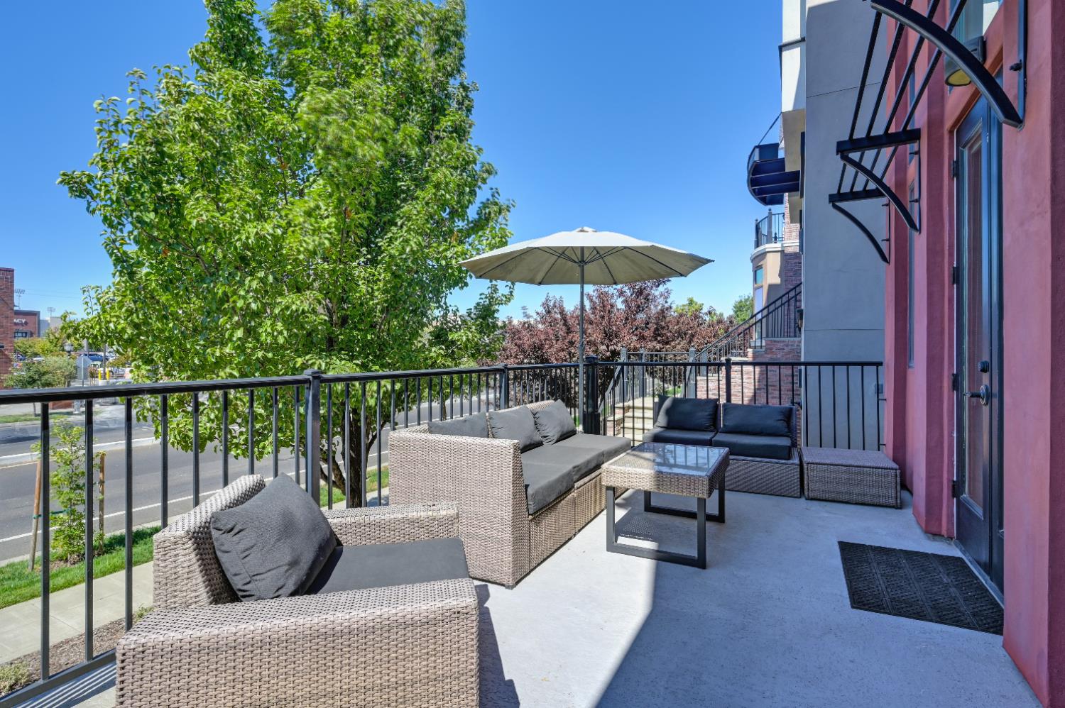 Sacramento, California, 95818, United States, 3 Bedrooms Bedrooms, ,3 BathroomsBathrooms,Residential,For Sale,1988052