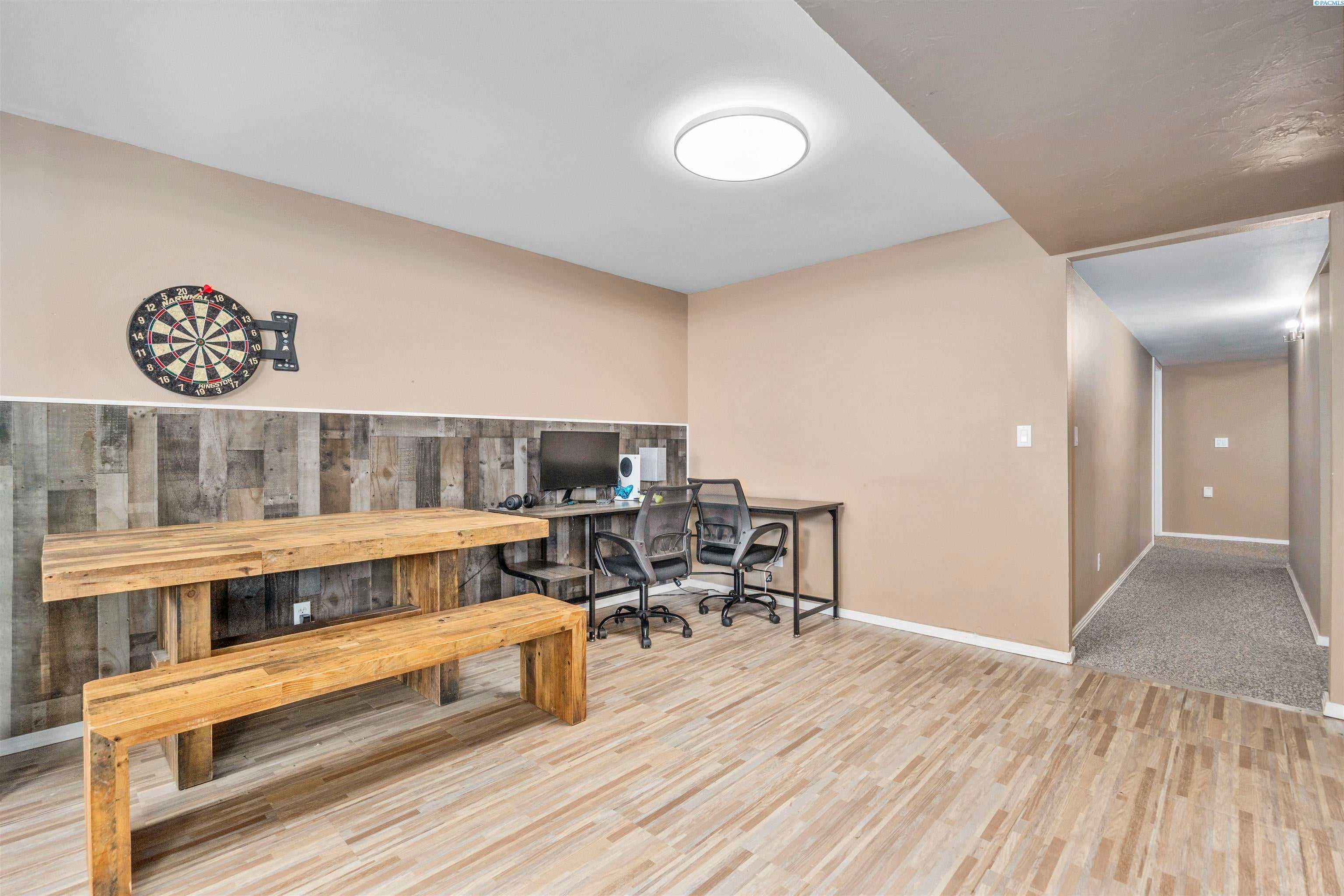 Kennewick, Washington, 99337, United States, 6 Bedrooms Bedrooms, ,4 BathroomsBathrooms,Residential,For Sale,1979182