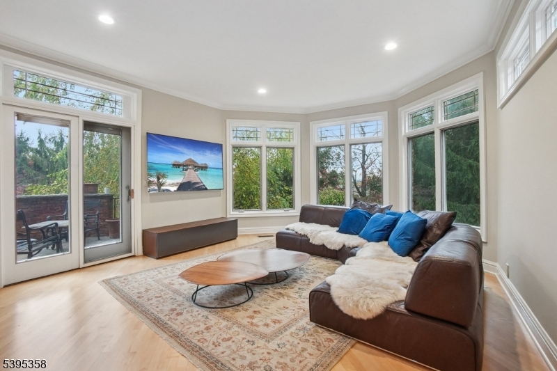 Millburn Twp., New Jersey, 07078, United States, 6 Bedrooms Bedrooms, ,7 BathroomsBathrooms,Residential,For Sale,1991831