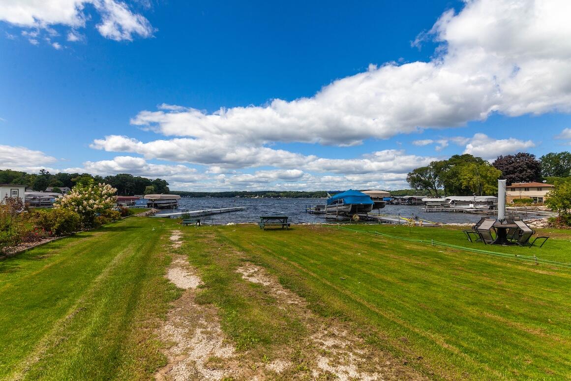 Delafield, Wisconsin, 53072, United States, 3 Bedrooms Bedrooms, ,2 BathroomsBathrooms,Residential,For Sale,1927266