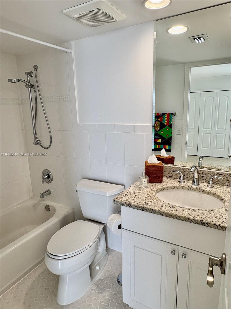 Coral Gables, Florida, 33134, United States, 2 Bedrooms Bedrooms, ,3 BathroomsBathrooms,Residential,For Sale,1987506