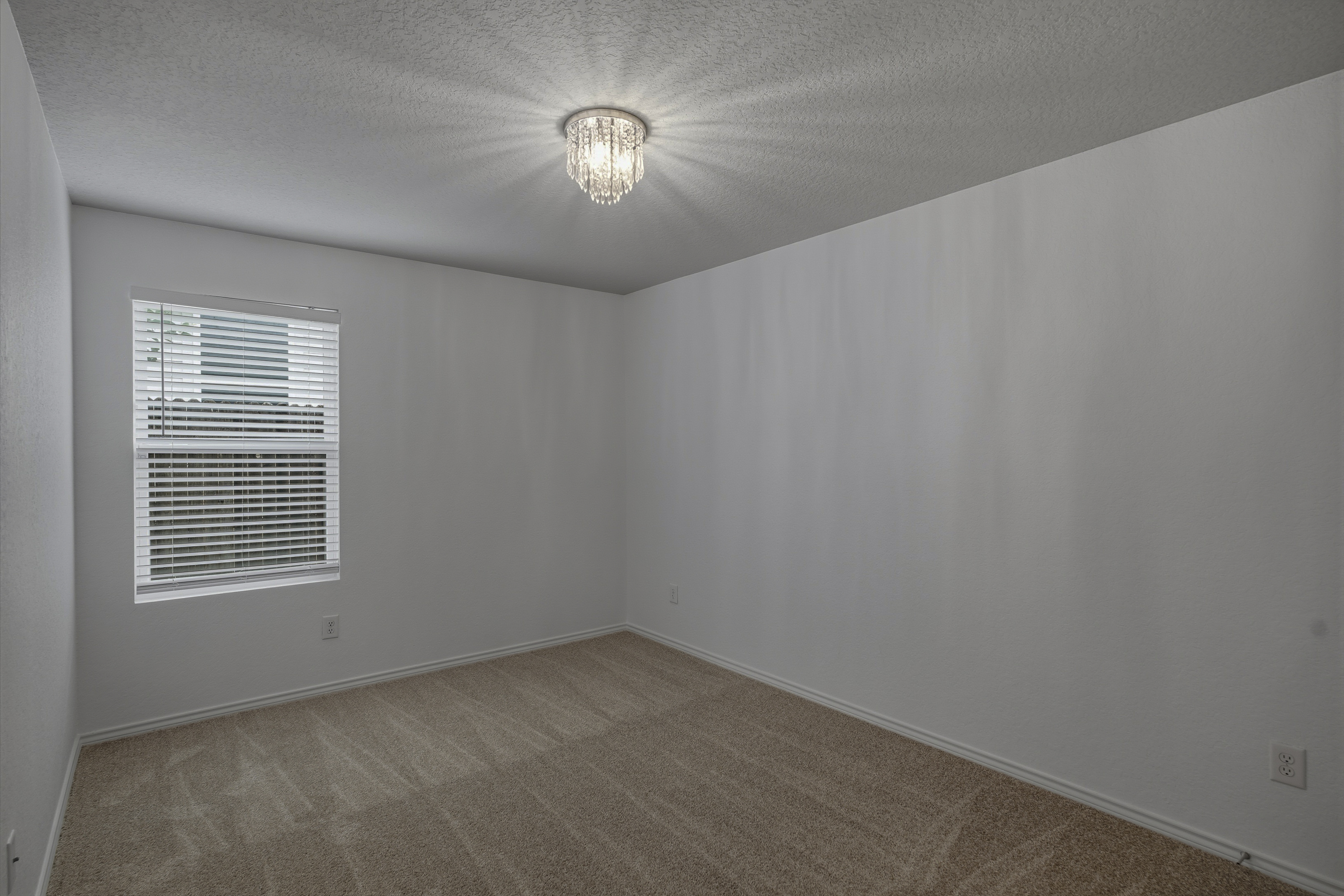  Beautifully Updated With Open Concept - 物件實景