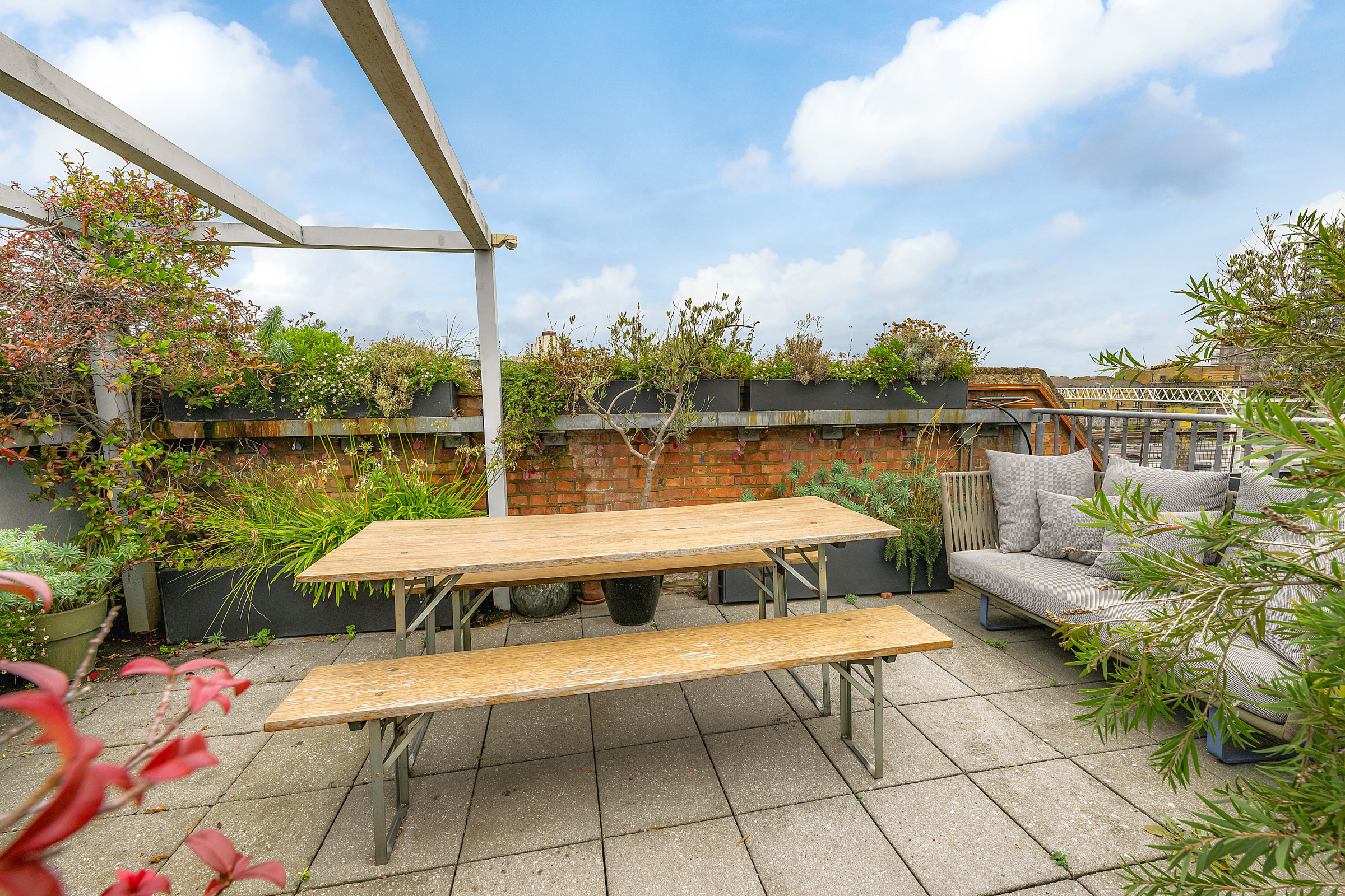  A Dramatic Three-Bedroom Loft with a Roof Terrace in Primrose Hill - 物件實景