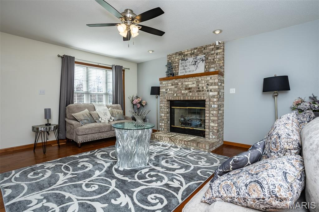 Brighton, Illinois, 62012, United States, 6 Bedrooms Bedrooms, ,4 BathroomsBathrooms,Residential,For Sale,1995743