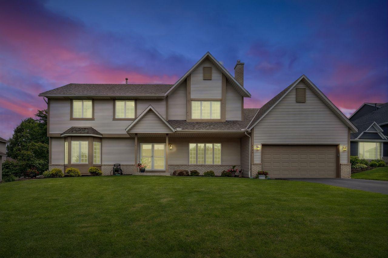 Woodbury, Minnesota, 55125, United States, 5 Bedrooms Bedrooms, ,3 BathroomsBathrooms,Residential,For Sale,1959198