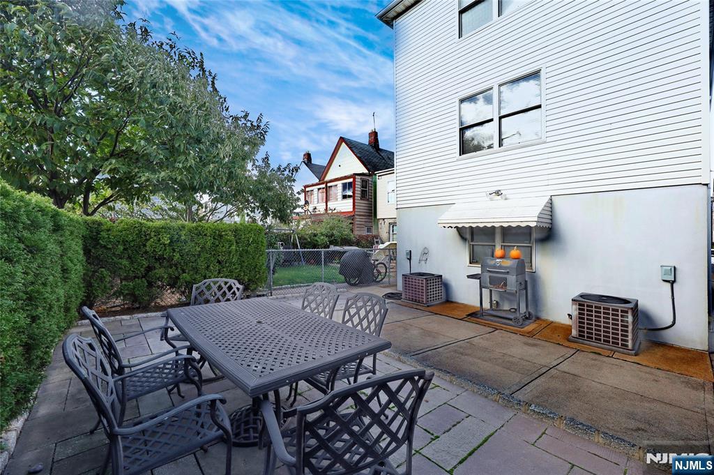 Harrison, New Jersey, 07029, United States, 5 Bedrooms Bedrooms, ,5 BathroomsBathrooms,Residential,For Sale,1985698