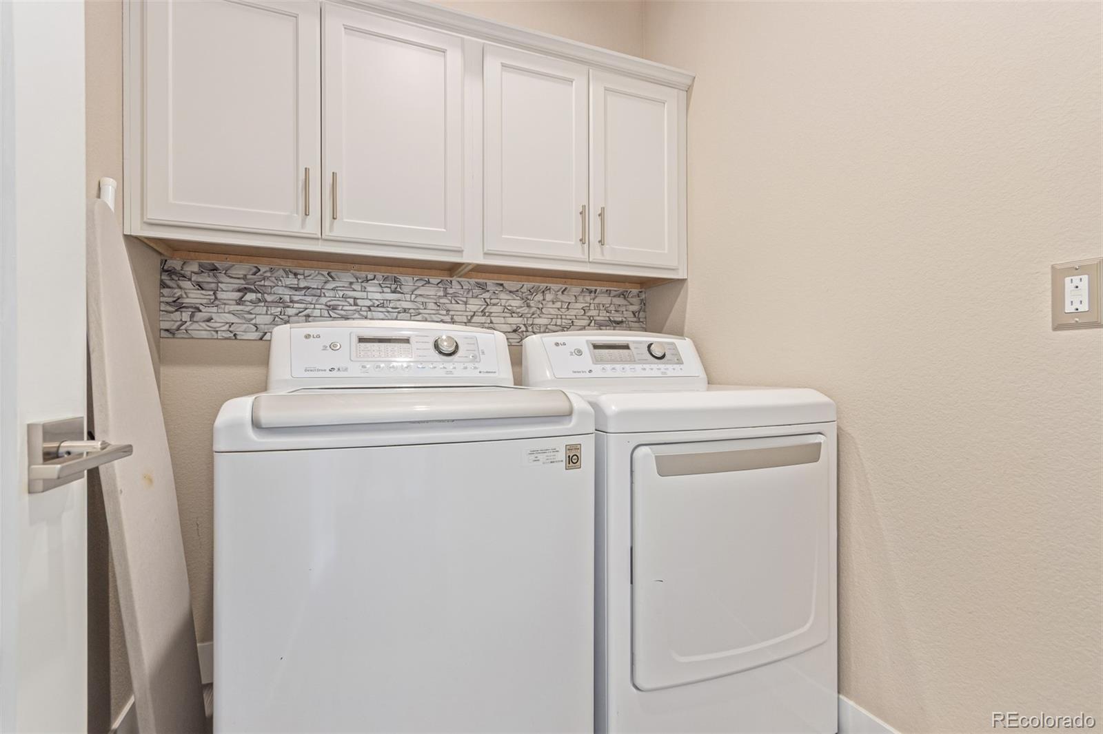 Littleton, Colorado, 80128, United States, 3 Bedrooms Bedrooms, ,3 BathroomsBathrooms,Residential,For Sale,1984819