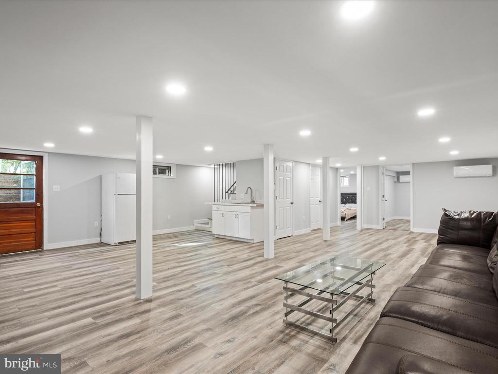 Winchester, Virginia, 22601, United States, 3 Bedrooms Bedrooms, ,3 BathroomsBathrooms,Residential,For Sale,1978922