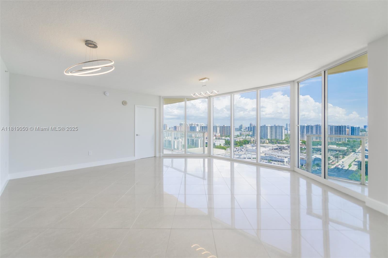 Sunny Isles Beach, Florida, 33160, United States, 2 Bedrooms Bedrooms, ,2 BathroomsBathrooms,Residential,For Sale,1991948