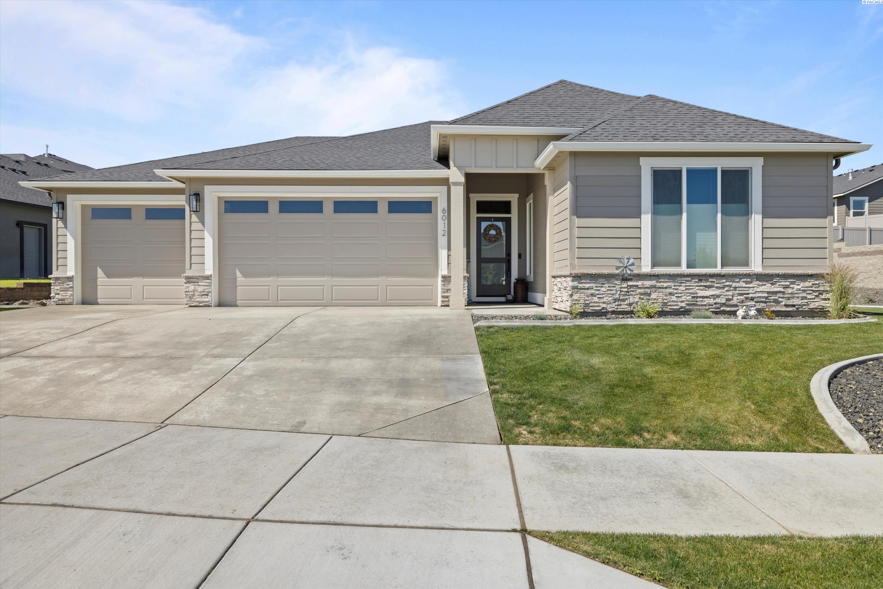 Kennewick, Washington, 99336, United States, 3 Bedrooms Bedrooms, ,3 BathroomsBathrooms,Residential,For Sale,1819962