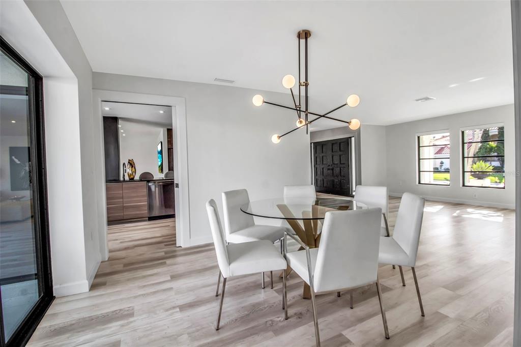 Sarasota, Florida, 34231, United States, 3 Bedrooms Bedrooms, ,2 BathroomsBathrooms,Residential,For Sale,1988164