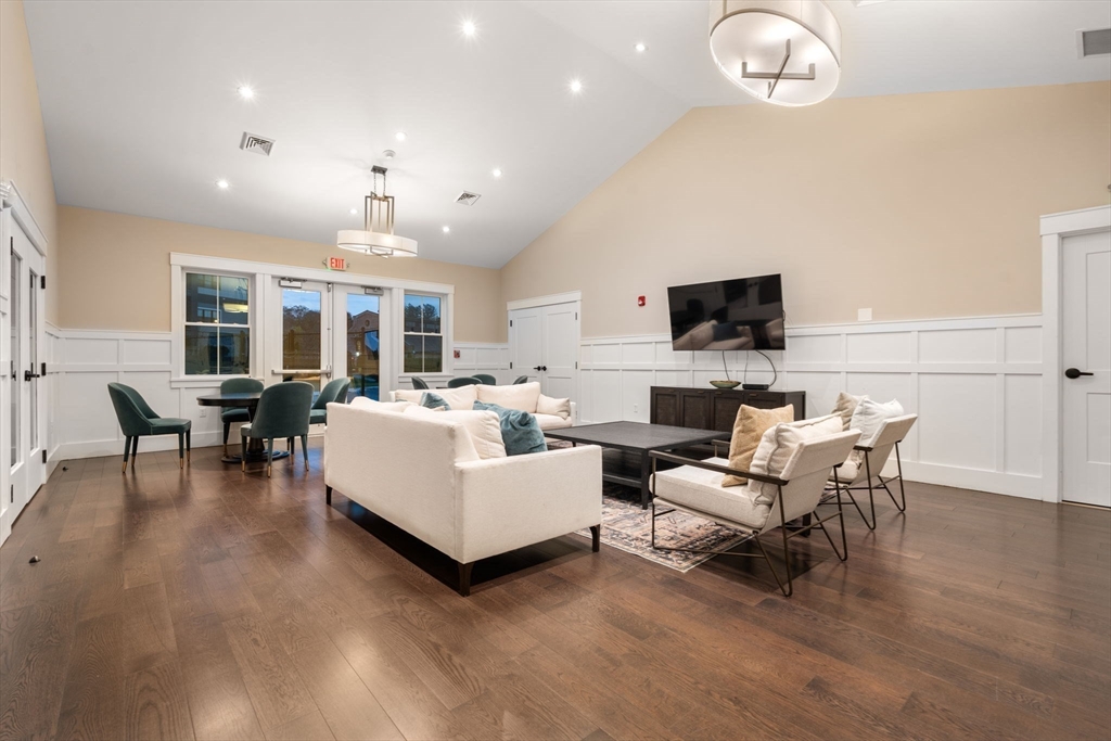 Canton, Massachusetts, 02021, United States, 2 Bedrooms Bedrooms, ,2 BathroomsBathrooms,Residential,For Sale,1992805