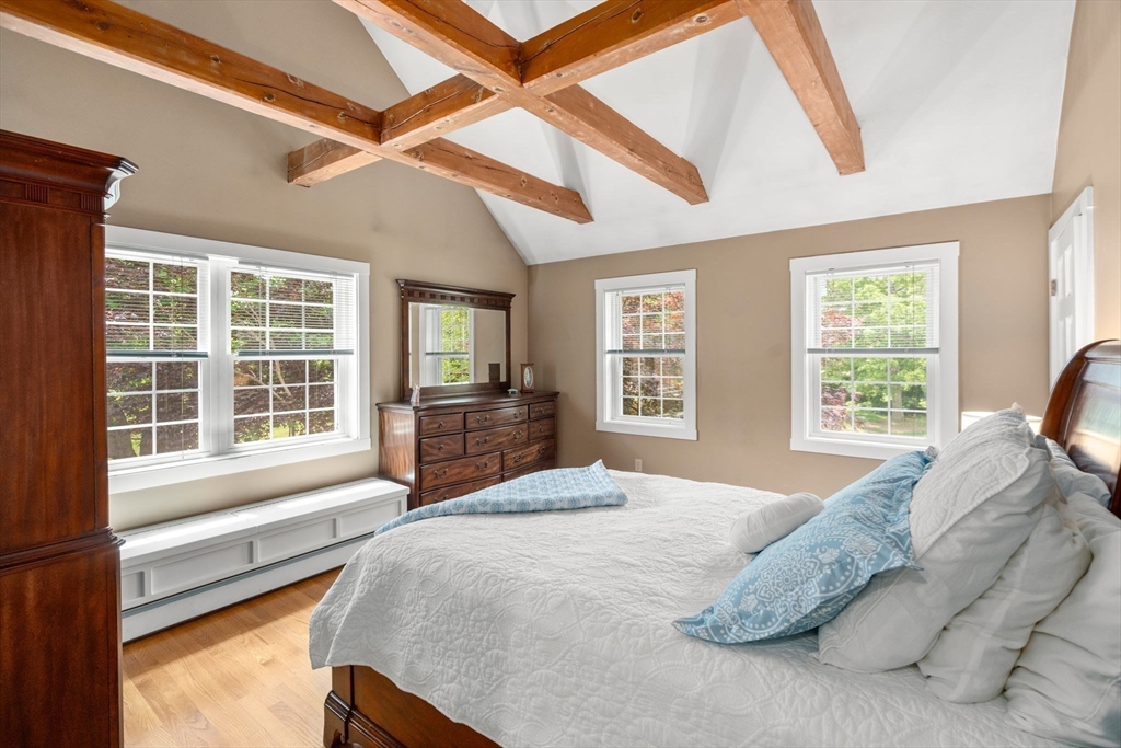Paxton, Massachusetts, 01612, United States, 4 Bedrooms Bedrooms, ,4 BathroomsBathrooms,Residential,For Sale,1940308