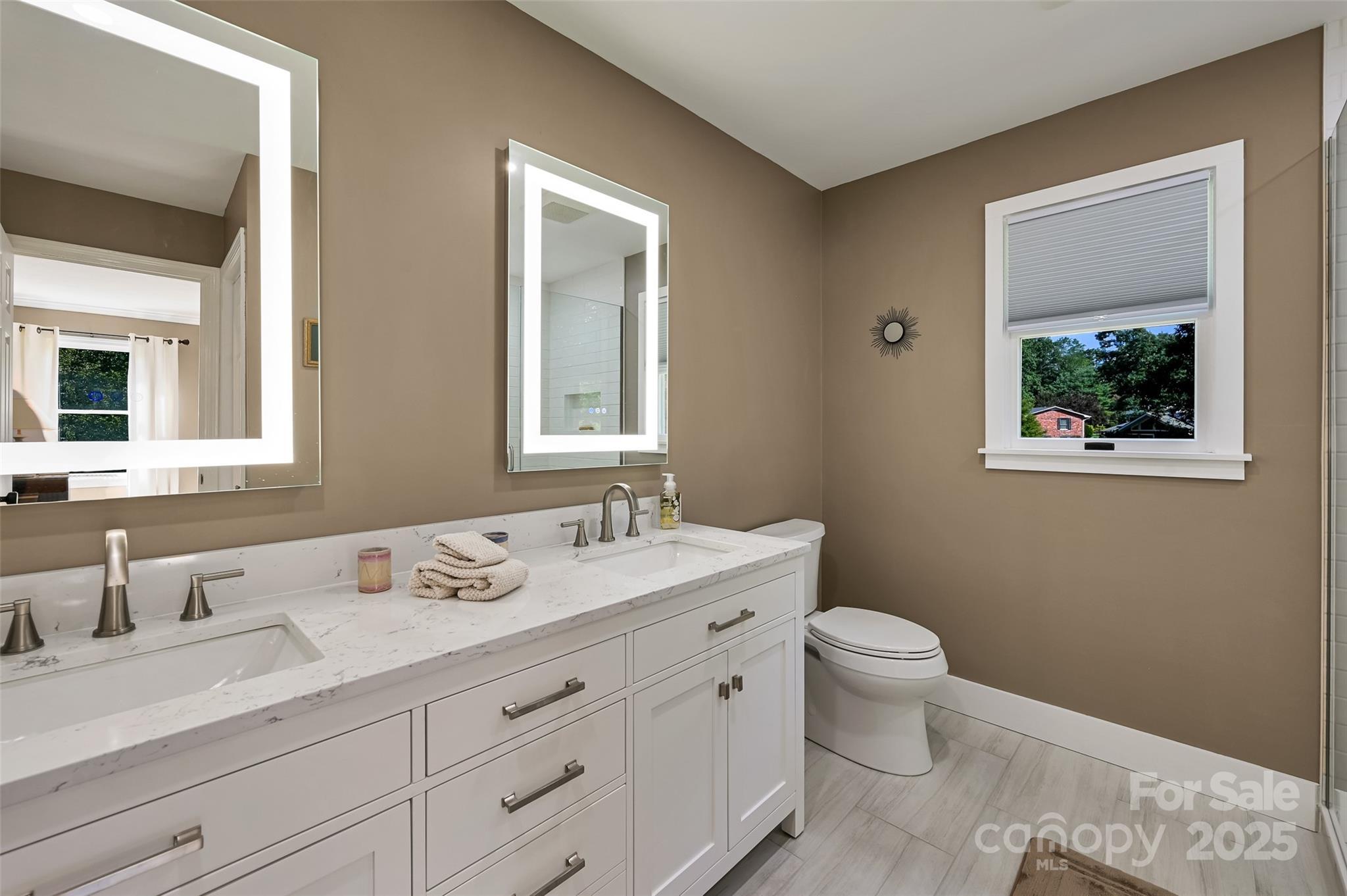 Hendersonville, North Carolina, 28739, United States, 5 Bedrooms Bedrooms, ,3 BathroomsBathrooms,Residential,For Sale,1903677
