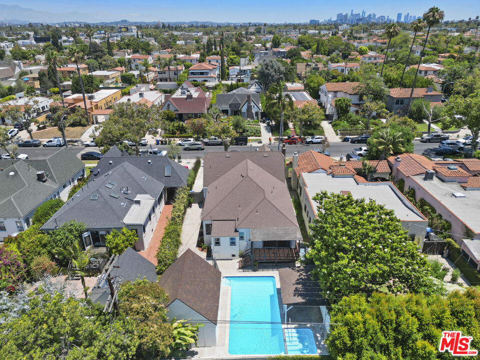 Los Angeles, California, 90036, United States, 3 Bedrooms Bedrooms, ,3 BathroomsBathrooms,Residential,For Sale,1896825