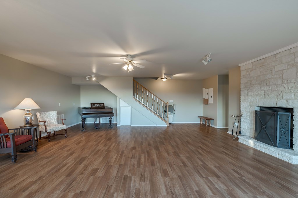 Kerrville, Texas, 78028, United States, 4 Bedrooms Bedrooms, ,4 BathroomsBathrooms,Residential,For Sale,1921517