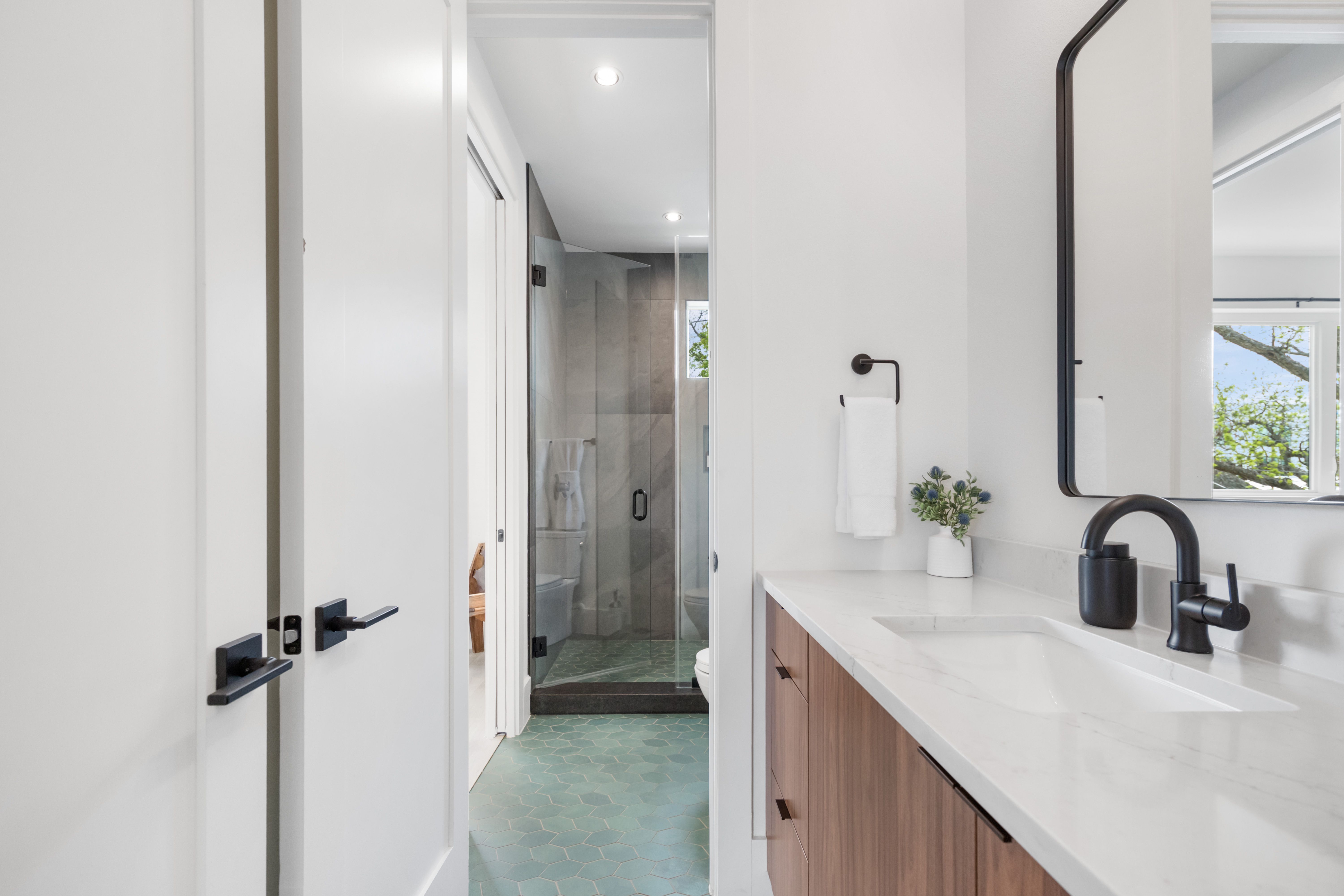  Striking Cobalt Design Home - 物件實景
