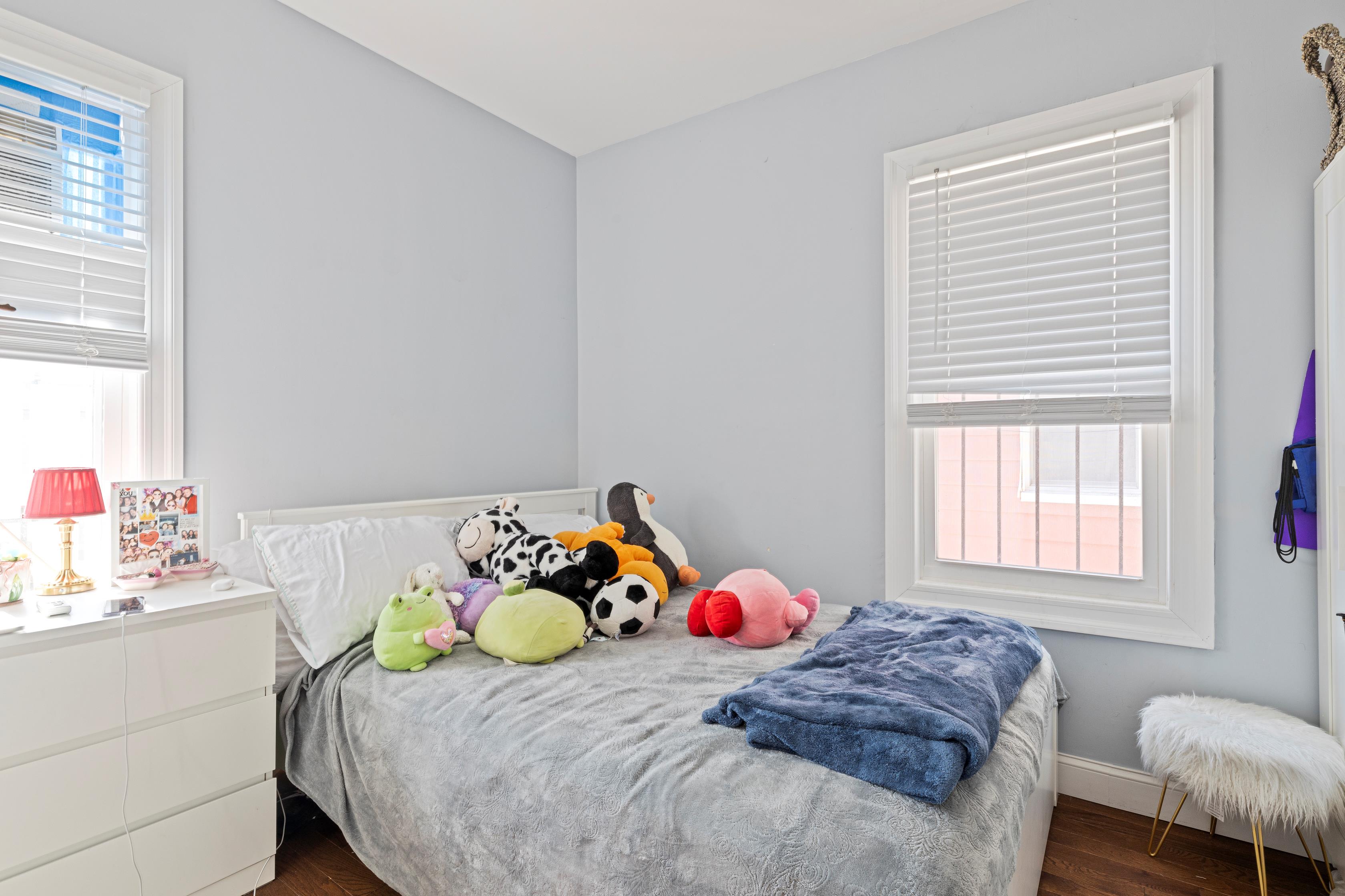 Corona, New York, 11368, United States, 10 Bedrooms Bedrooms, ,3 BathroomsBathrooms,Residential,For Sale,1976119